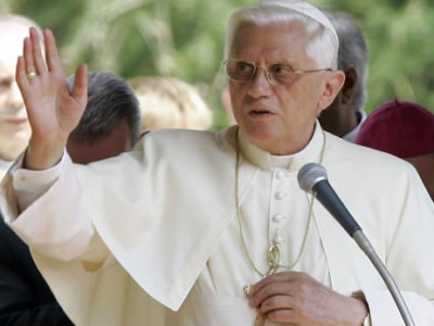 Benedetto XVI torna a scongiurare pace per il Medio Oriente