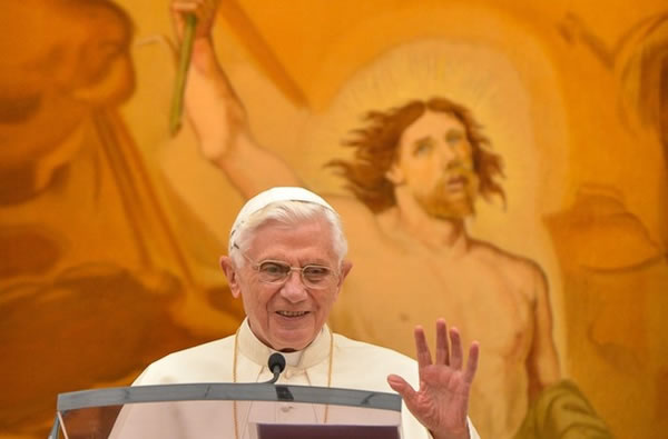Benedetto XVI chiede pace per Siria e Iraq
