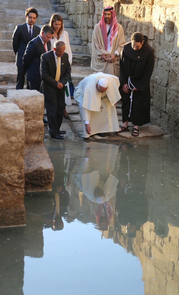 In riva al Giordano Papa Francesco chiede pace, solidarietà e conversione