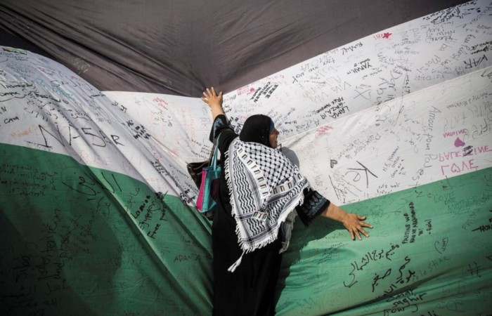 Una bandiera da record per Arafat