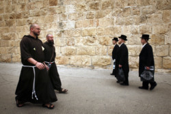 Ancora scritte oltraggiose su un convento francescano a Gerusalemme