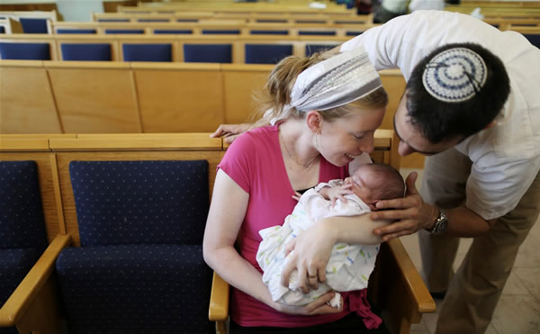 In Israele diminuiscono gli aborti, ma una famiglia su quattro non ha figli