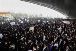 Gerusalemme, imponente raduno di ebrei ultraortodossi contro gli obblighi di leva