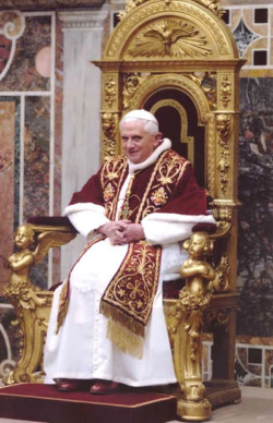 Il Papa agli ambasciatori: Tutelare la dimensione religiosa dell’Uomo