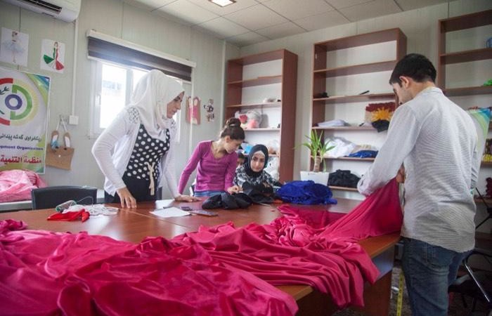 A Suleymaniya, studentesse a lezione con uno dei docenti del corso.