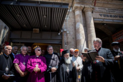 Le Chiese di Terra Santa con Theophilos III, preghiera pubblica alla Porta di Jaffa