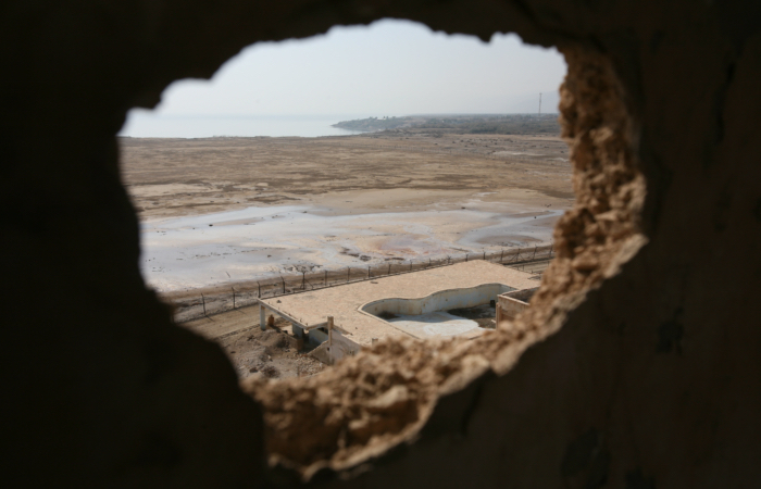 Un'immagine del Mar Morto. Anche le acque del lago salato si stanno costantemente prosciugando. (foto Yossi Zamir/Flash90)