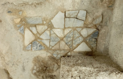 Negli scavi al Santo Sepolcro frammenti di pavimenti antichi
