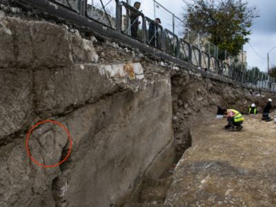 Gerusalemme: nell’antico fossato difensivo una misteriosa impronta di mano