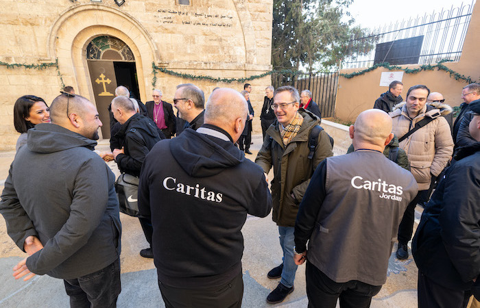  La delegazione dei vescovi viene accolta presso una delle strutture della Caritas giordana. (foto Mazur/cbcew.org.uk)