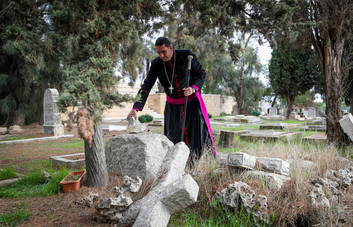 Tombe profanate nel cimitero protestante sul Sion a Gerusalemme