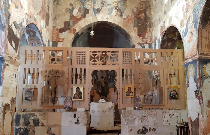 L'iconostasi nella navata centrale della chiesa di Deir Mar Musa.