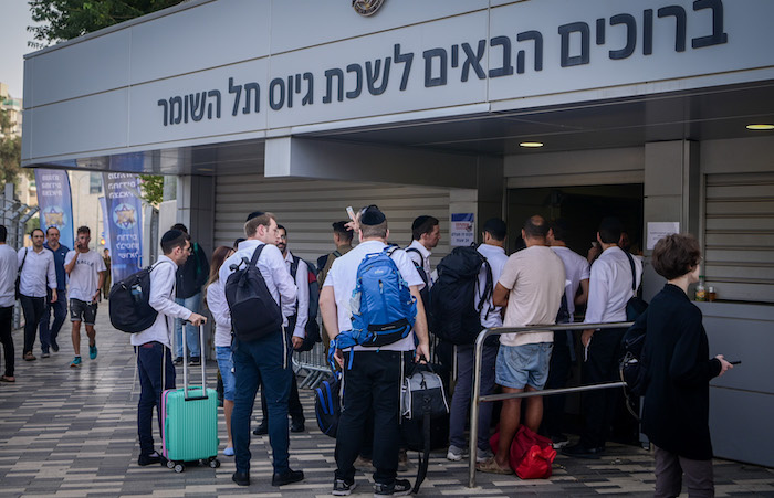 Tremila israeliani ultraortodossi chiedono di arruolarsi. Una svolta?