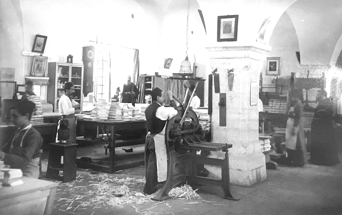La legatoria della <i>Franciscan Printing Press</i> situata nel complesso del convento di San Salvatore. (foto Archivio storico Custodia Terra Santa)
