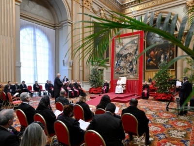 Il Papa agli ambasciatori in difesa della pace