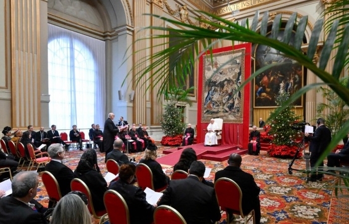 Il Papa agli ambasciatori in difesa della pace