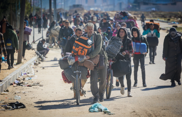 Un popolo per strada nell’inverno di guerra a Gaza