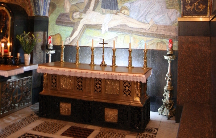 L’altare del Calvario parte per Firenze